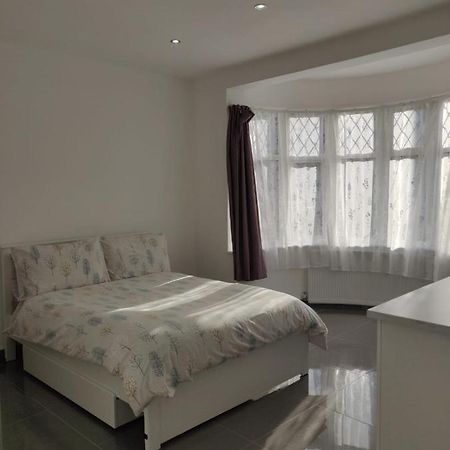 Stunning Double Room In Harrow Wembley - Khoob House Лондон Екстериор снимка