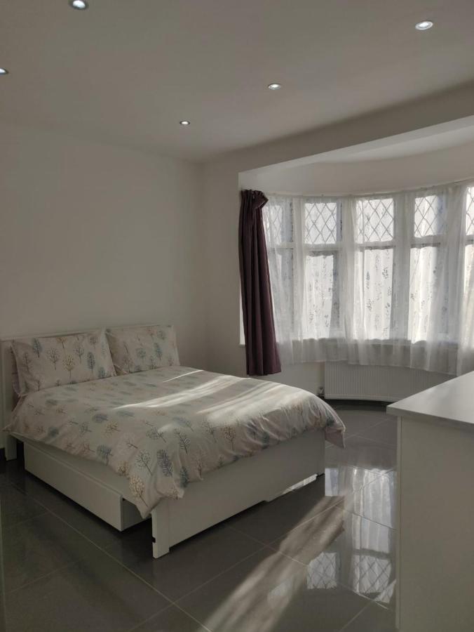 Stunning Double Room In Harrow Wembley - Khoob House Лондон Екстериор снимка