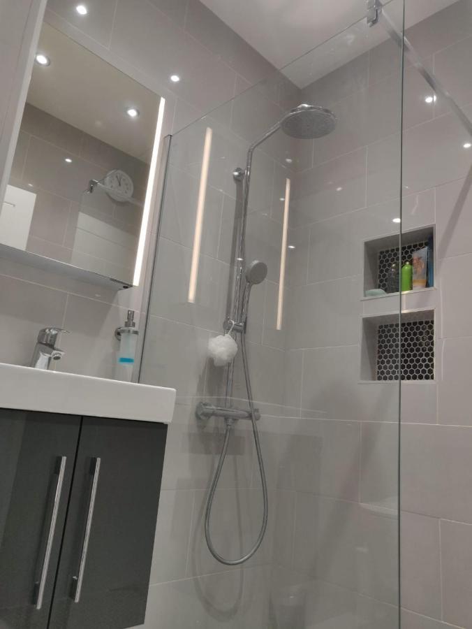 Stunning Double Room In Harrow Wembley - Khoob House Лондон Екстериор снимка