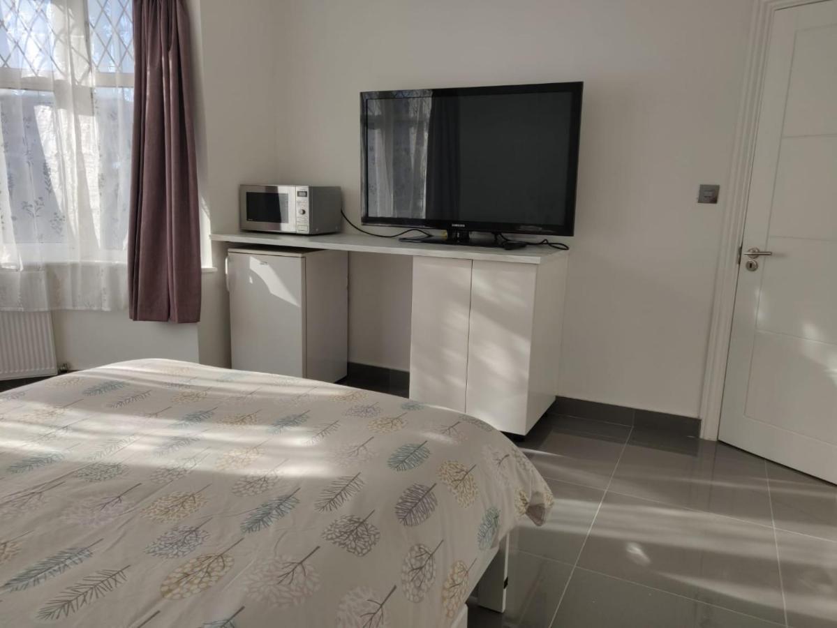 Stunning Double Room In Harrow Wembley - Khoob House Лондон Екстериор снимка