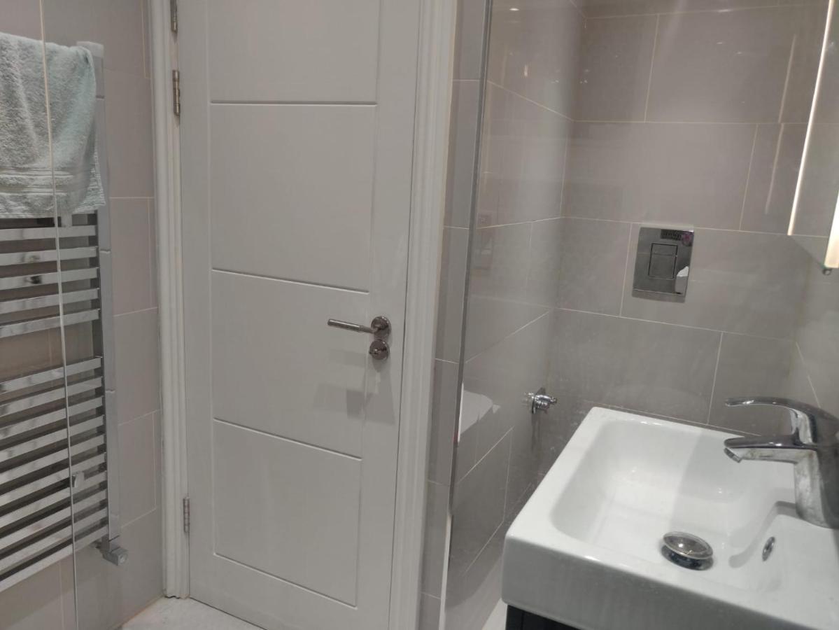 Stunning Double Room In Harrow Wembley - Khoob House Лондон Екстериор снимка